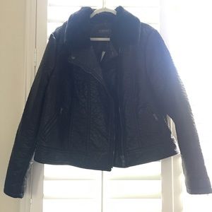 Faux Leather Black Coat w Fur collar